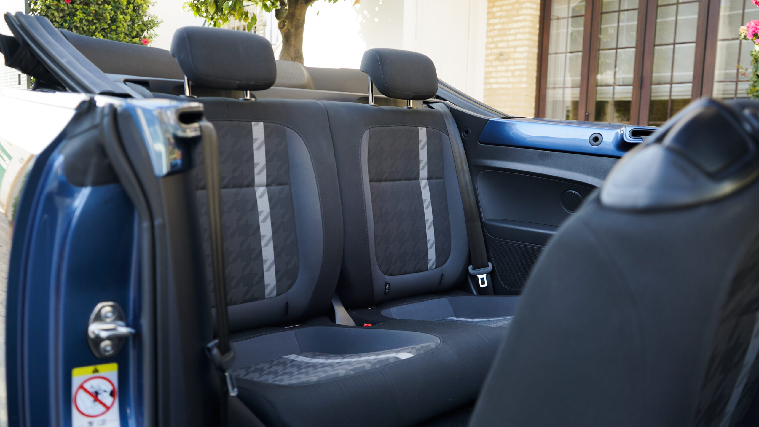 VW BEETLE CABRIO – 2018 — Interior