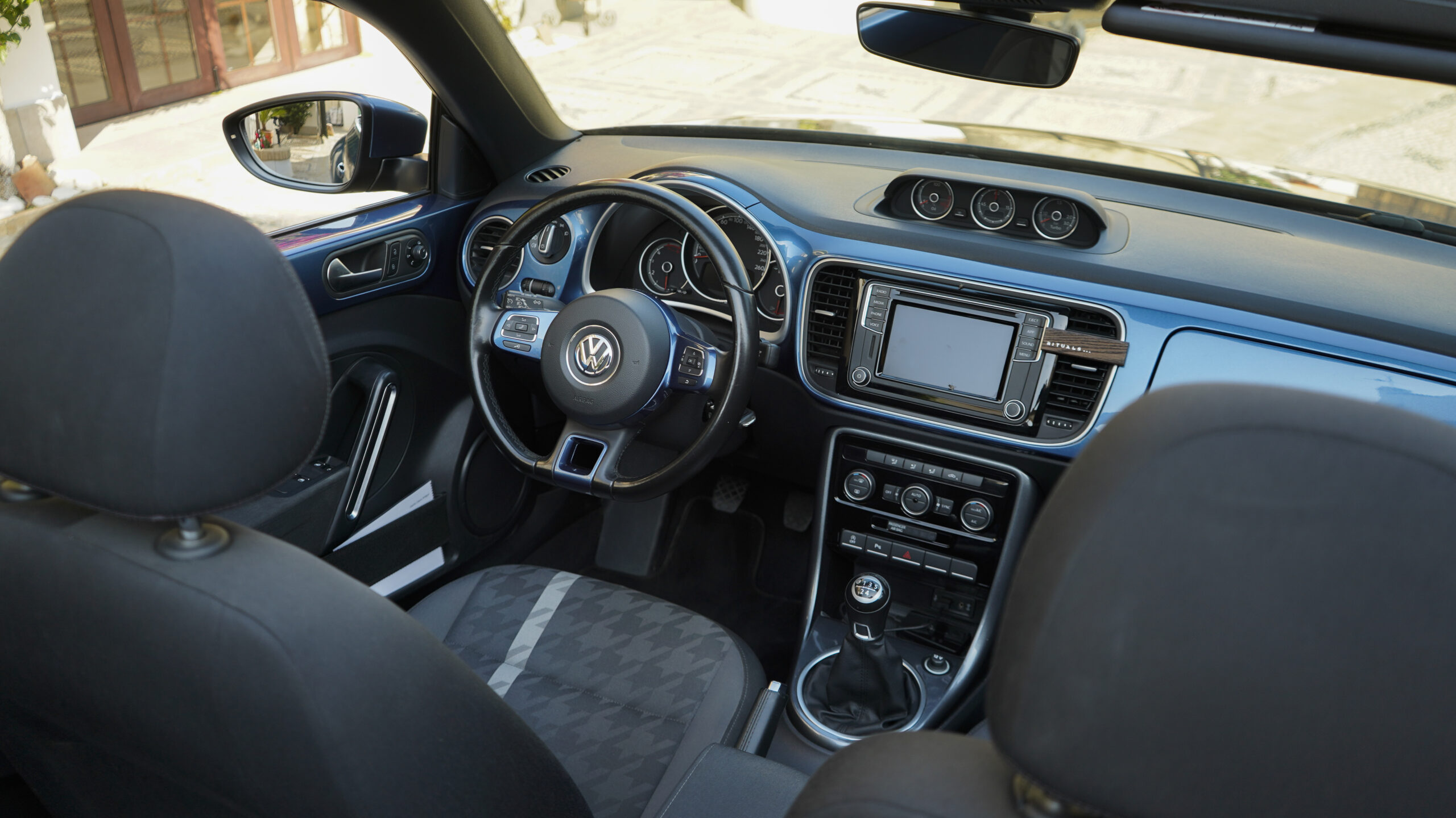 VW BEETLE CABRIO – 2018 — Detalles