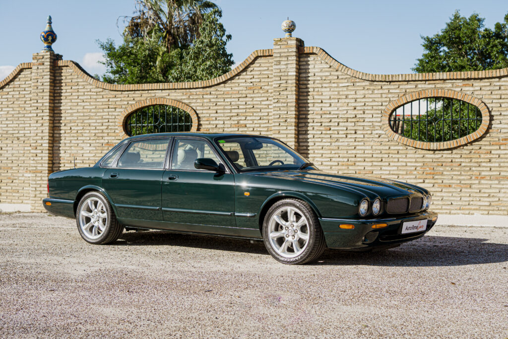 JAGUAR XJR – 2000 — Exterior