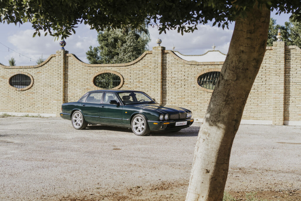JAGUAR XJR – 2000 — Exterior