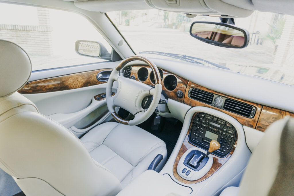 JAGUAR XJR – 2000 — Exterior
