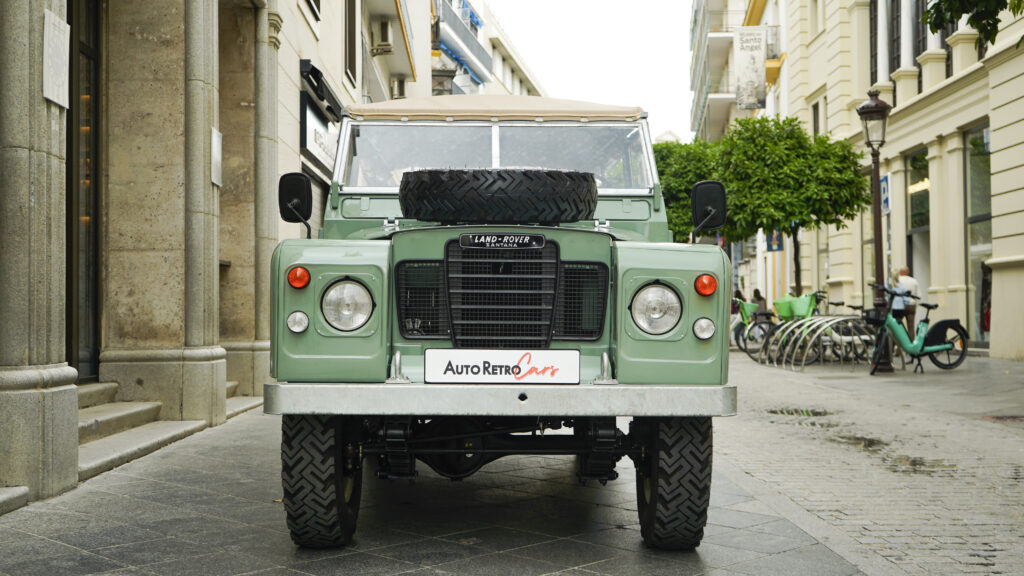 LAND ROVER SANTANA 109 – 1975 — Exterior