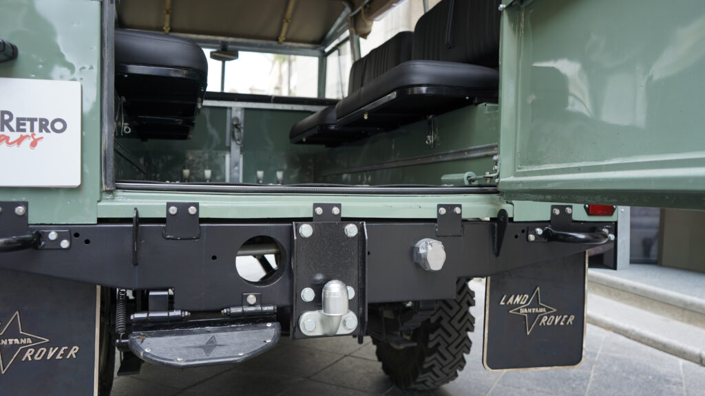 LAND ROVER SANTANA 109 – 1975 — Exterior