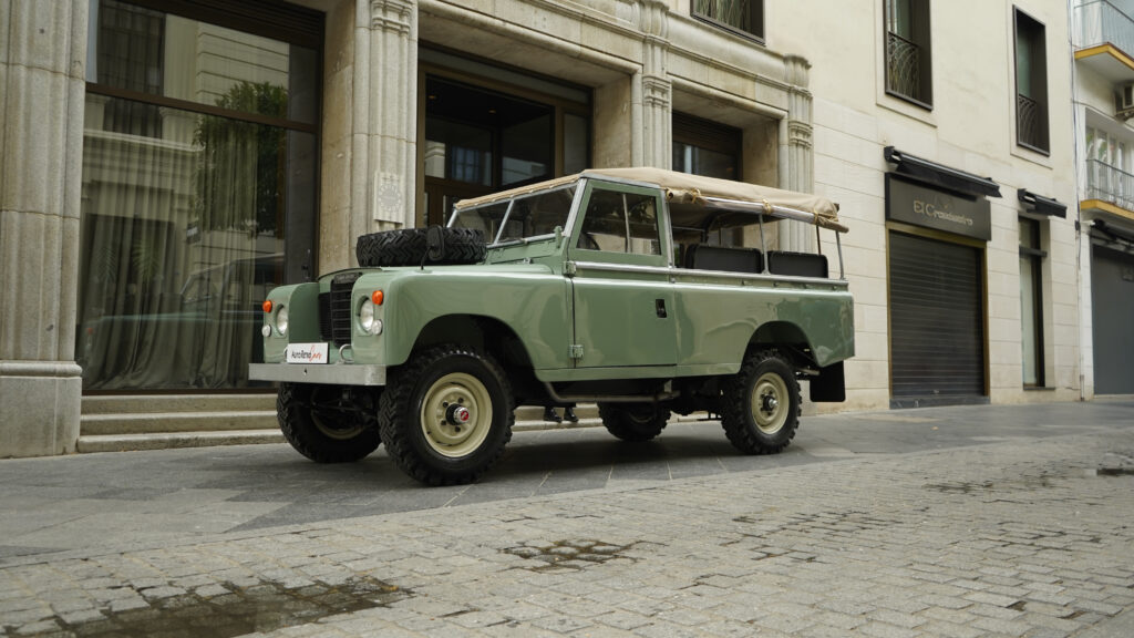 LAND ROVER SANTANA 109 – 1975 — Exterior