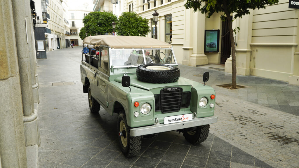 LAND ROVER SANTANA 109 – 1975 — Exterior