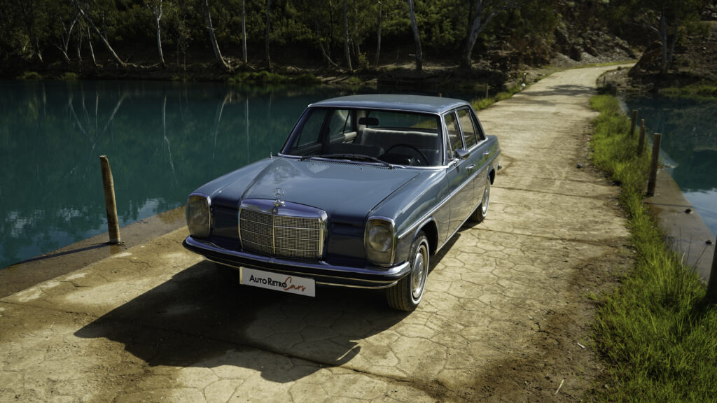 MERCEDES BENZ 220D – 1972 — Exterior
