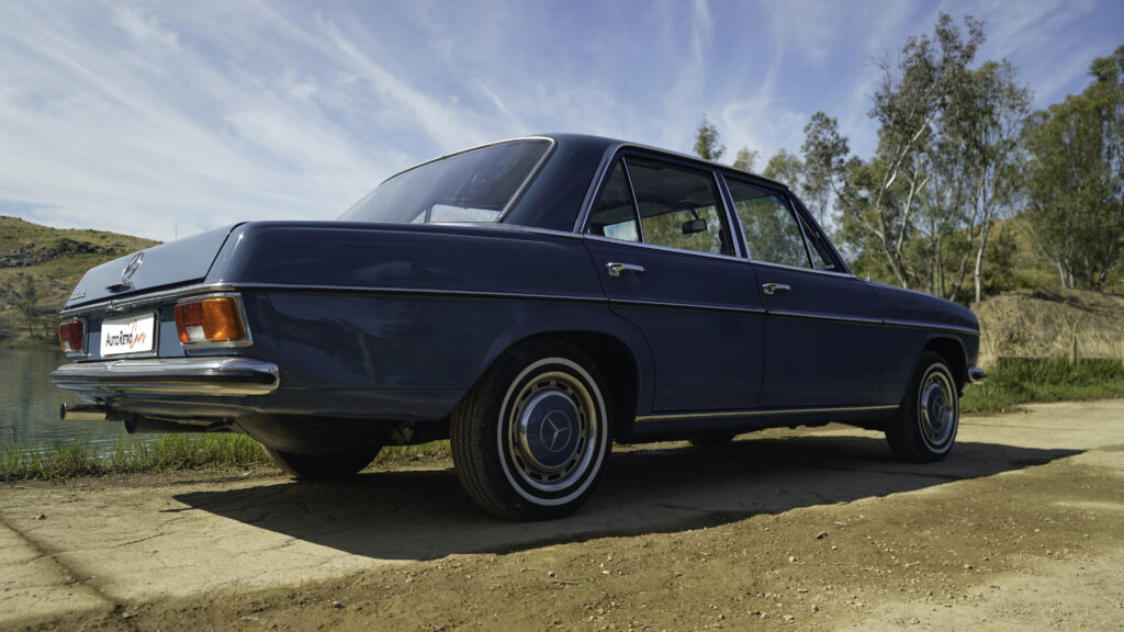 MERCEDES BENZ 220D – 1972 — Exterior