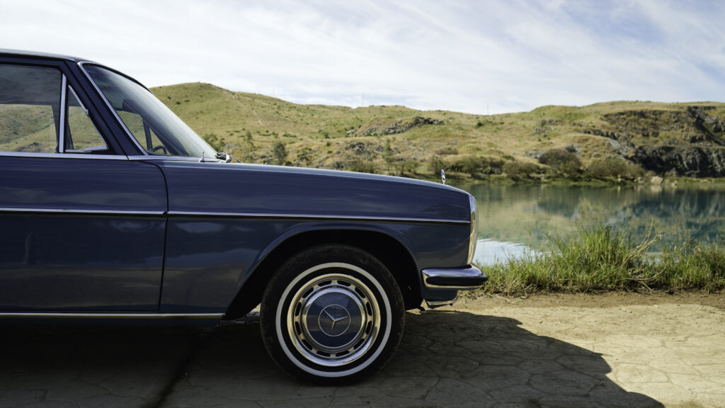 MERCEDES BENZ 220D – 1972 — Exterior
