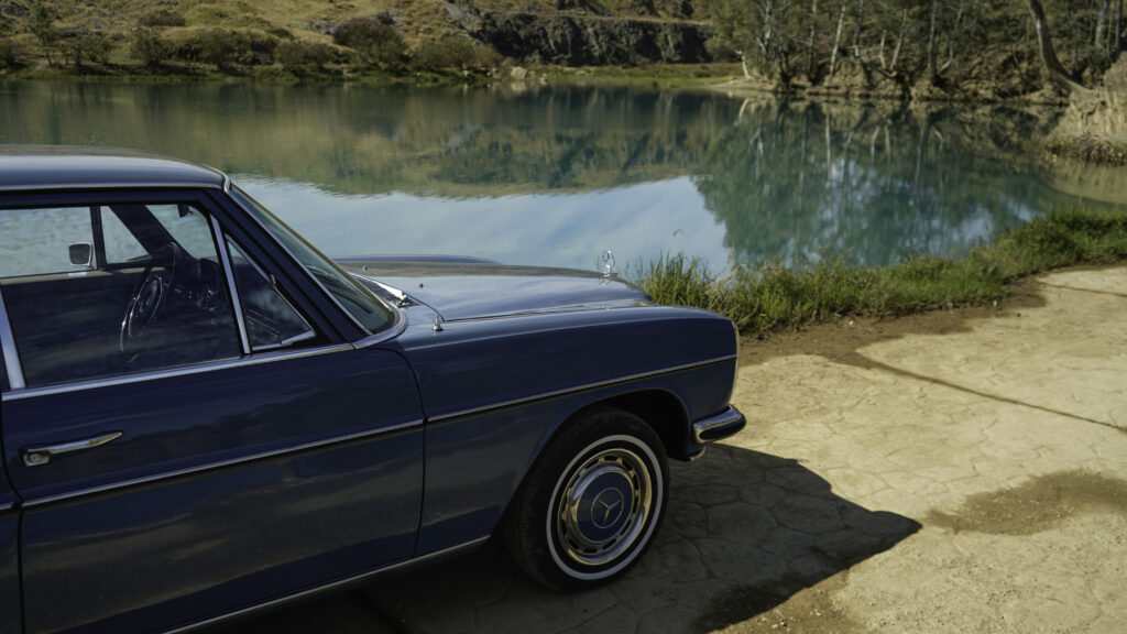 MERCEDES BENZ 220D – 1972 — Exterior