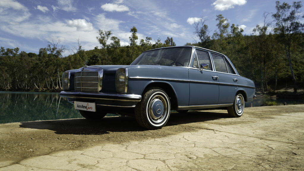 MERCEDES BENZ 220D – 1972 — Exterior