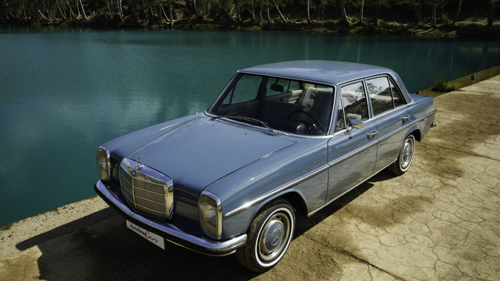 MERCEDES BENZ 220D – 1972 — Exterior