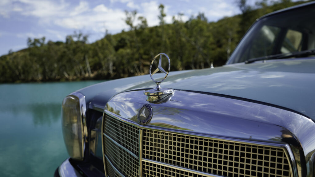 MERCEDES BENZ 220D – 1972 — Exterior