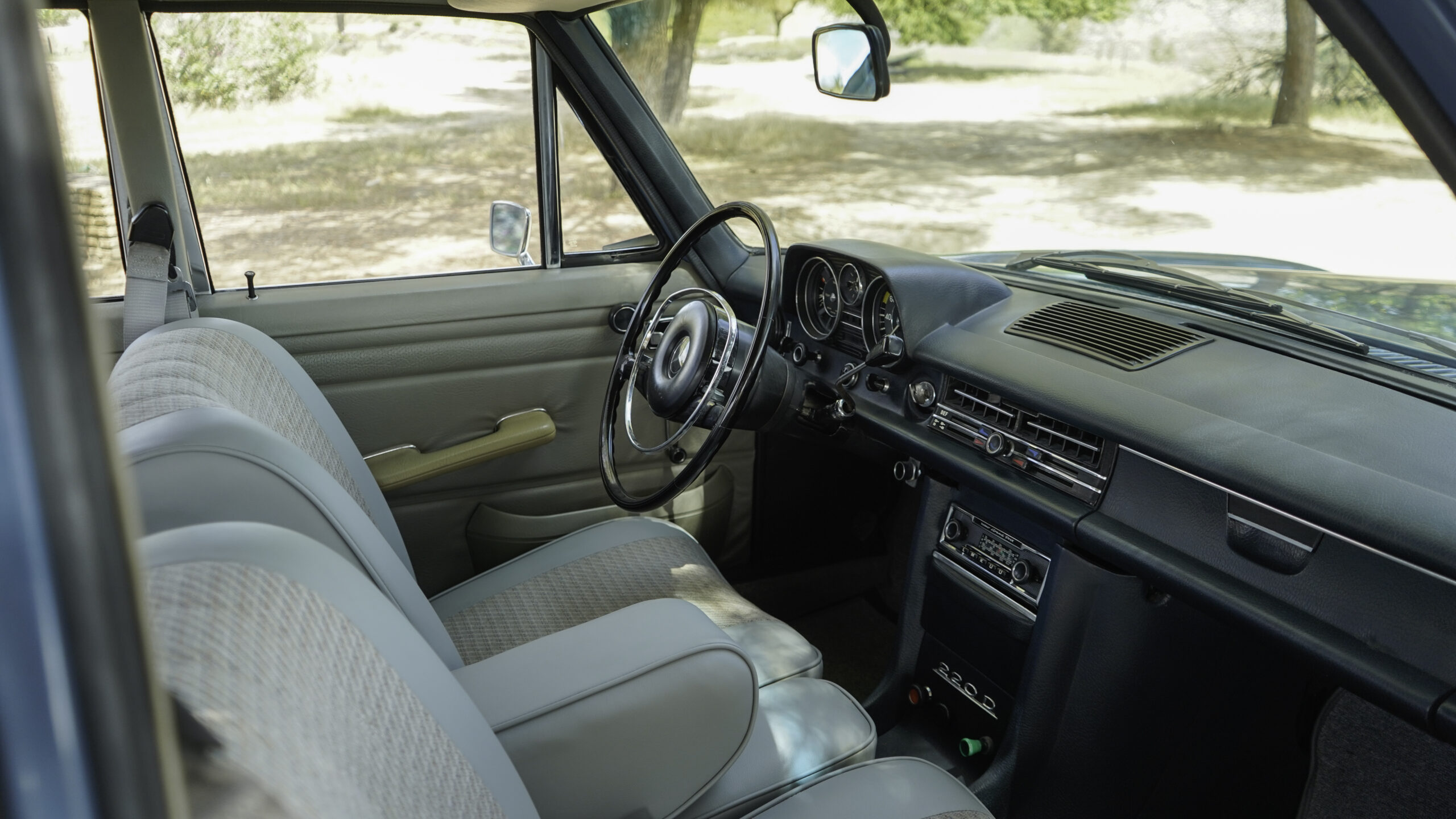 MERCEDES BENZ 220D – 1969 — Galería