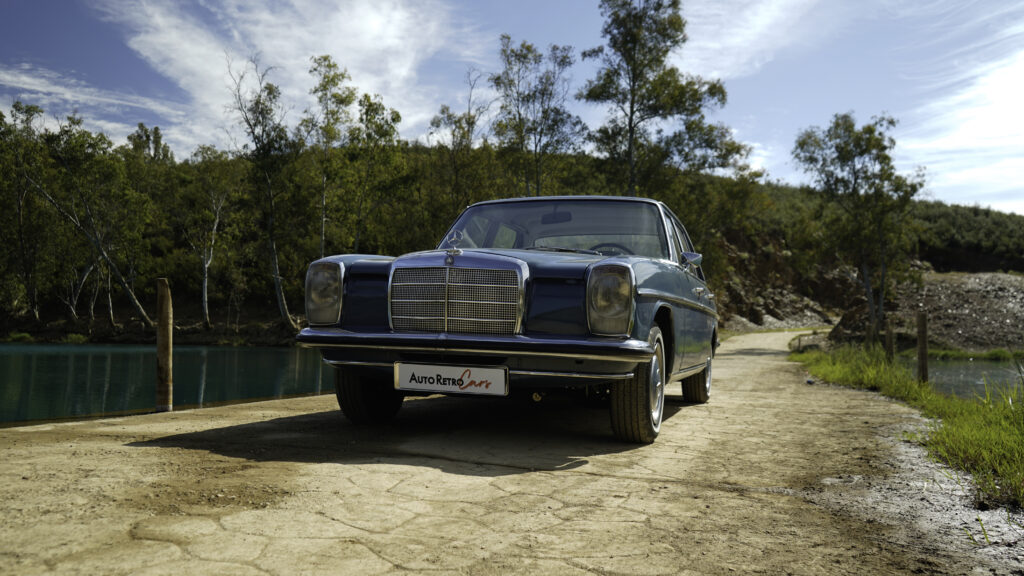 MERCEDES BENZ 220D – 1972 — Exterior
