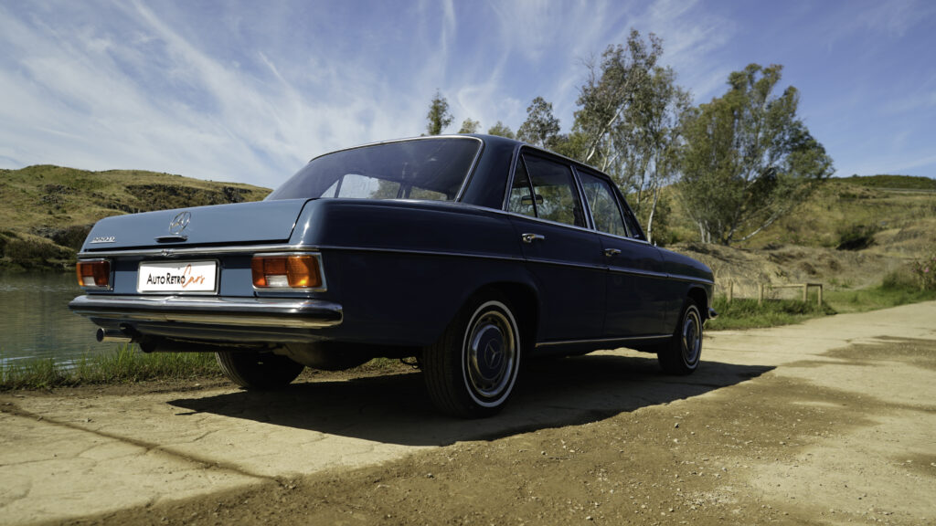 MERCEDES BENZ 220D – 1972 — Exterior