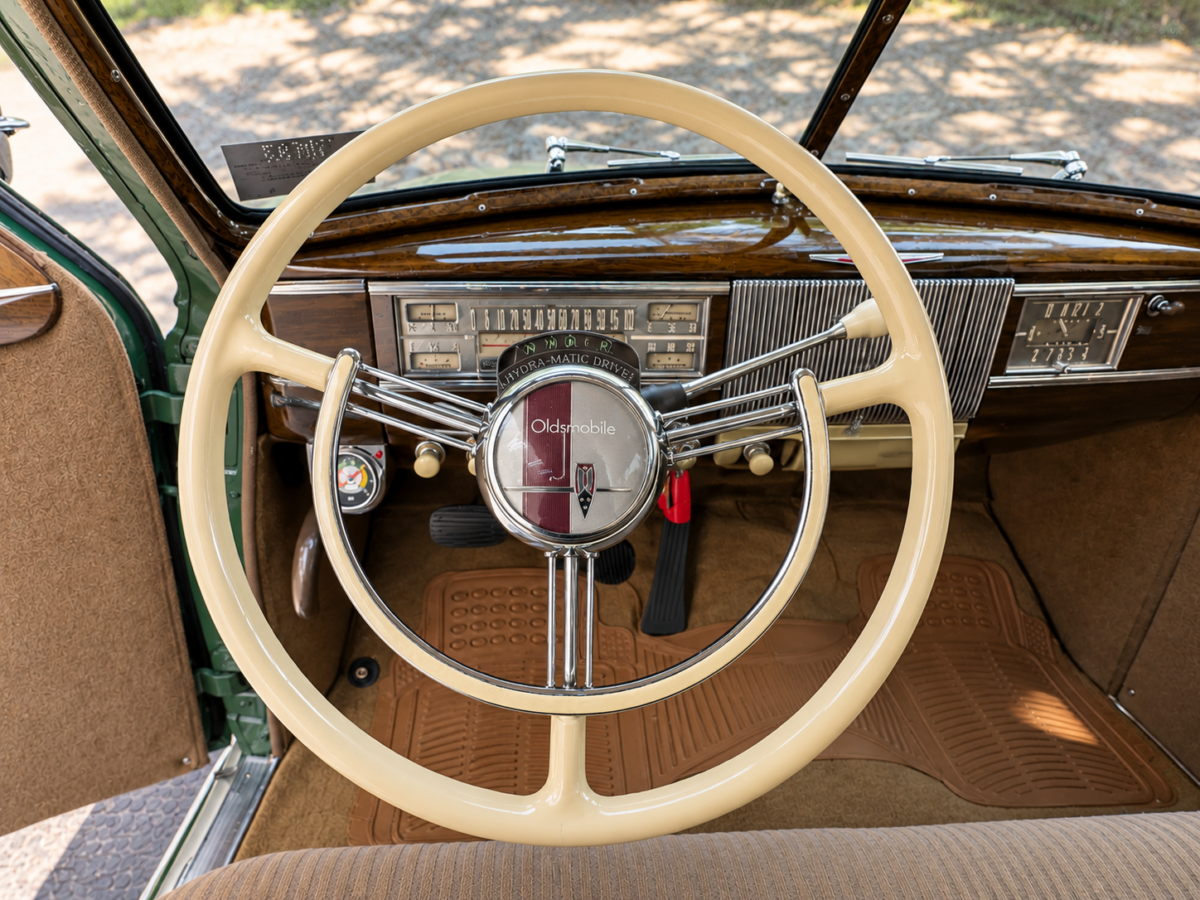 OLDSMOBILE SERIES 90 — Galería